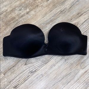 Victoria’s Secret bombshell strapless bra